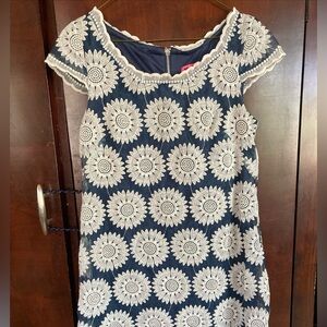 Betsey Johnson dress size 4 blue w/embroidered sheath